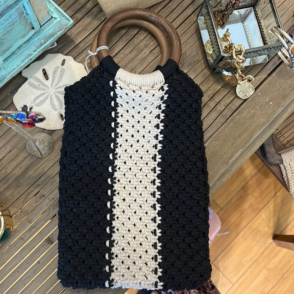 Laude the Lable crochet boho hand bag with wooden handle